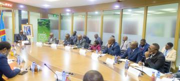 Le ministre de Mines, Louis Watum, et les chefs des structures sous tutelle lors de leur rencontre ce mardi 2 septembre 2025