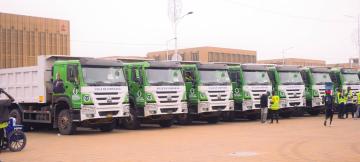 100 camions-bennes remis au gouvernorat de la ville-province de Kinshasa pour l'assainissement de la capiale congolaise