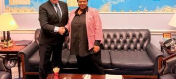 Lors de la rencontre à Washington entre le Secrétaire d’Etat adjoint américain Christopher Landau et la ministre des Affaires étrangères de la RDC, Thérèse Kayikwamba