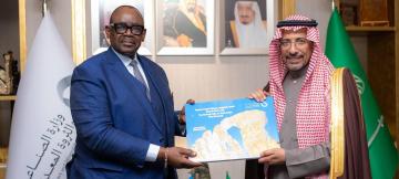 Louis Watum Kabamba, ministre national de Mines, et son homologue du Royaume d’Arabie Saoudite, Bandar bin Ibrahim Al-Khorayef, ministre de l’Industrie et des Ressources minérales.