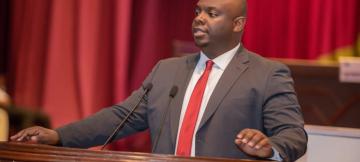Le député John Efambe
