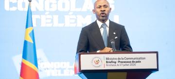 Le ministre Patrick Muyaya animant un briefing spécial.