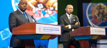 L'IGF Christophe Bitasimwa co animant un briefing spécial avec le ministre Patrick Muyaya.