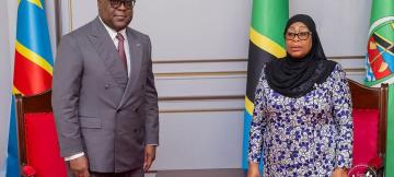 Le président Félix Tshisekedi reçu par son homologue tanzanienne Samia Suluhu Hassan.