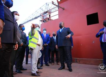 Félix Tshisekedi visite les travaux de construction du bac