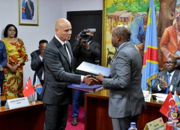 Le Premier Ministre Sama Lukonde a présidé la cérémonie de signature de ce contrat 