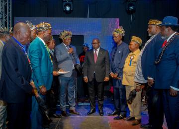 Le président du Sénat Sama Lukonde avec les chefs coutumiers du Katanga 