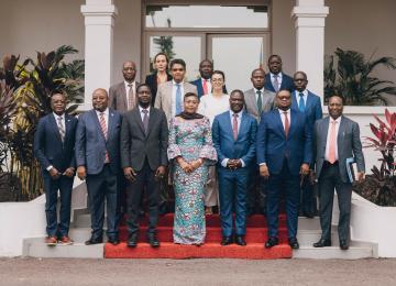 La PM Judith Suminwa posant avec l'équipe du FMI et les  membres du Gouvernement 