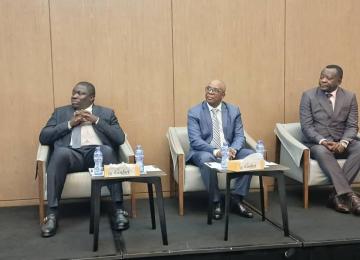 De g. à dr., le DG de VIDERAY Congo, Patrick Mfueni, le SG à l'Industrie, Parfait Ntabala, et le DG de l'OCC, Etienne Tshimanga