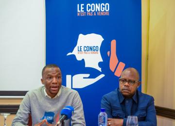 Les membres du CNPAV Jimmy Kande et Jimmy Munguriek , lors d'une conférence de presse à Kinshasa