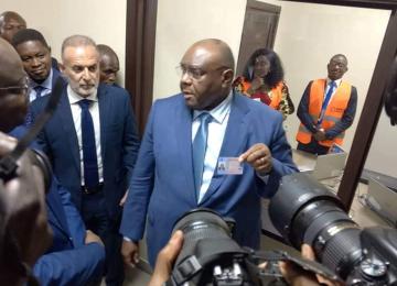 Jean-Pierre Bemba lors du lancement des opérations de délivrance des permis de conduire sécurisés avec puces