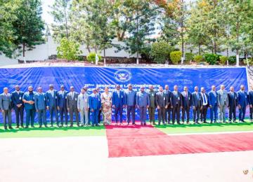 Félix Tshisekedi entouré des gouverneurs lors du lancement de la 11ème conférence des gouverneurs. Photo droits tiers. 