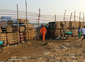 Photo d'illustration :Site de transit du carburant illicite à Moanda