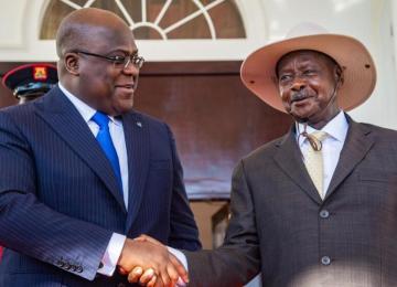 Félix Tshisekedi et Youweri Museveni, respectivement président de la RDC et de l'Ouganda
