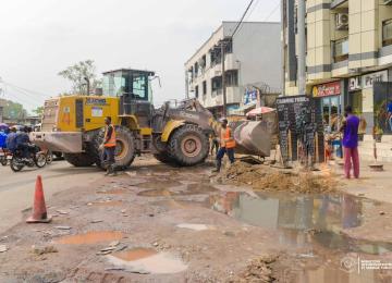 L’état de délabrement sur la route de Matadi, au croisement Okito et Maternité à Kinshasa