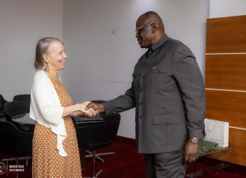 Le ministre de Mines Louis Watum et l'ambassadrice américaine en RDC, Lucy Tamlyn