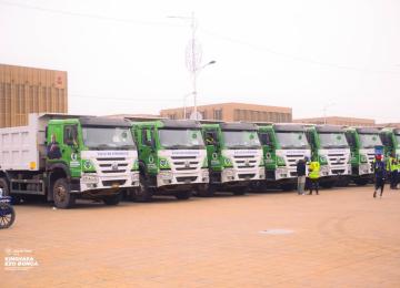 100 camions-bennes remis au gouvernorat de la ville-province de Kinshasa pour l'assainissement de la capiale congolaise