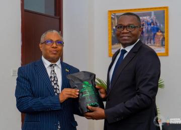 lors d’une réunion stratégique tenue à Kinshasa entre le Ministre du Commerce Extérieur, Julien Paluku Kahongya, et l’Ambassadeur d’Éthiopie en RDC