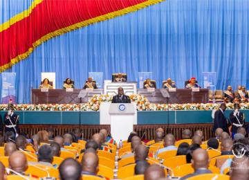 Le président de la RDC Félix Tshisekedi, devant les deux chambres du parlement à Kinshasa lundi 8 décembre 2025