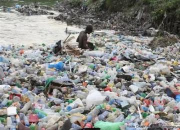 Pollution plastique à Kinshasa 