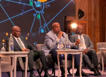 Molendo Sakombi à Paris