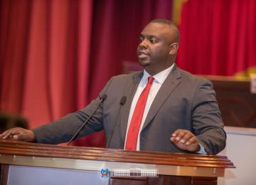 Le député John Efambe