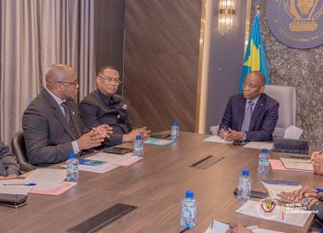 Le ministre d'État, ministre de la Justice et Garde des Sceaux échangeant avec la délégation du CEEC.