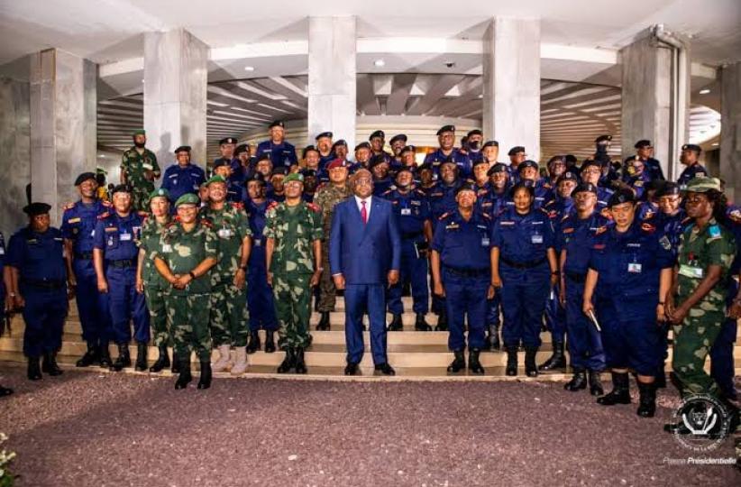 Félix Tshisekedi et les officiels supérieurs des FARDC et de la police. Ph. Droits tiers.