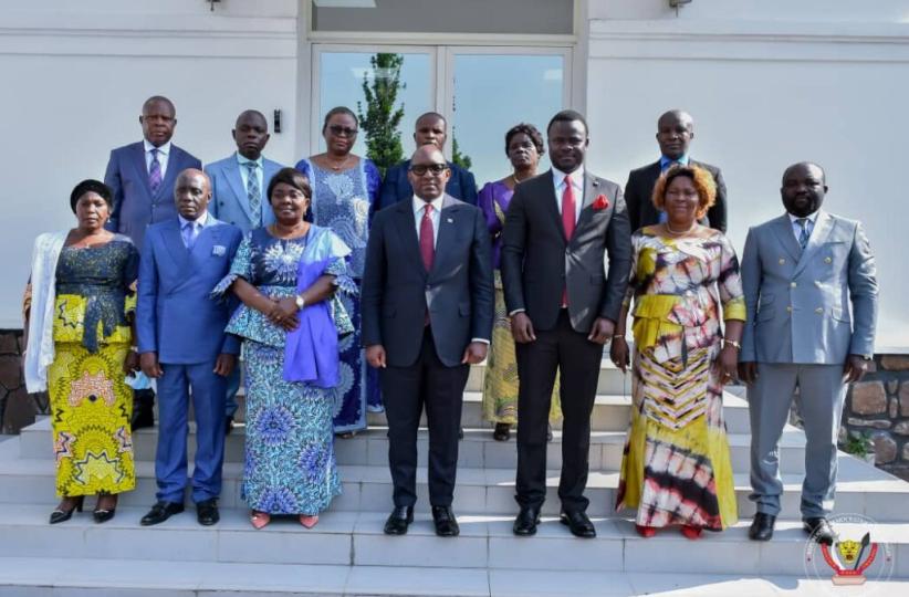 Le Premier Ministre  avec les députés provinciaux du Tanganyika 