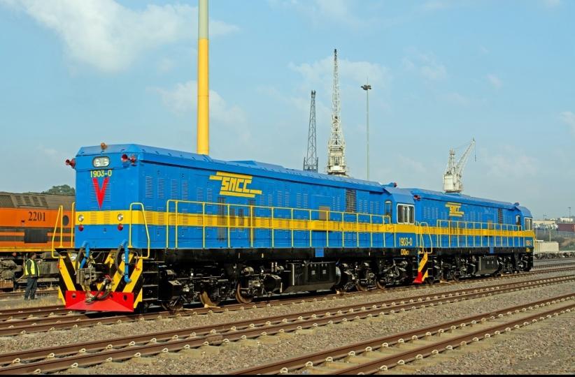 Des locomotives sur la voie ferée de la SNCC 