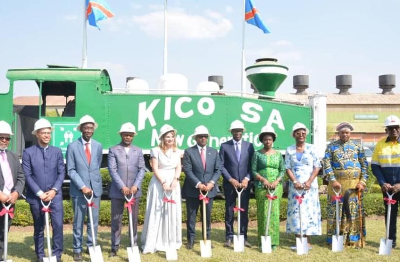 Le Premier Ministre Sama Lukonde et le staff de KICO à la cérémonie de relance des activités en août 2022