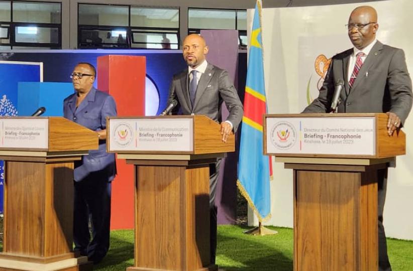 Le porte-parole du Gouvernement,  le ministre des Sports et le Directeur des jeux ont tenu une conférence de presse au stade des martyrs 