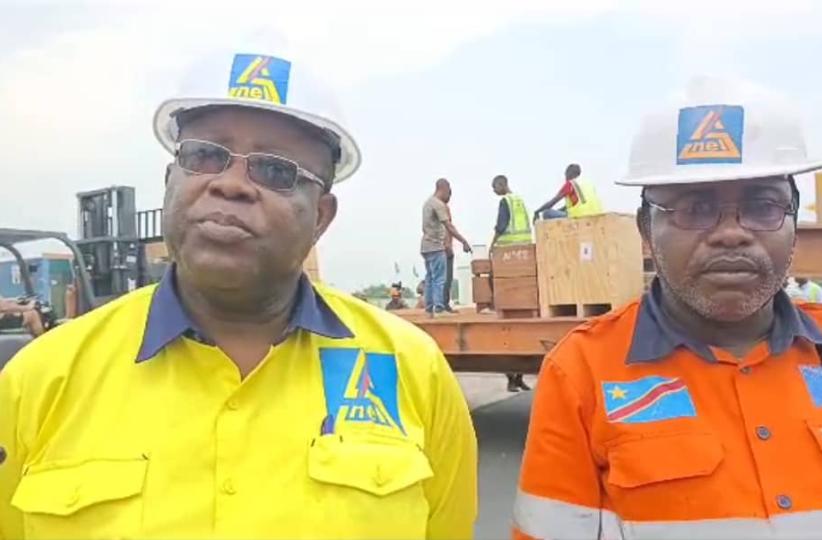 Le Directeur provincial Kitambala en jaune et Kombozi Bangala, Directeur de production de la SNEL SA Kisangani.