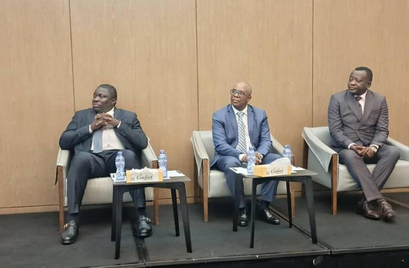 De g. à dr., le DG de VIDERAY Congo, Patrick Mfueni, le SG à l'Industrie, Parfait Ntabala, et le DG de l'OCC, Etienne Tshimanga