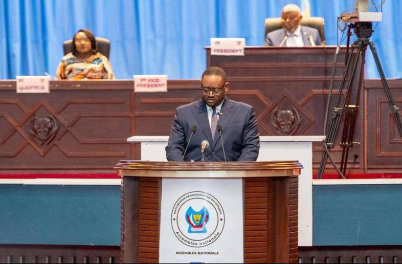 Doudou Fwamba devant l'Assemblée nationale