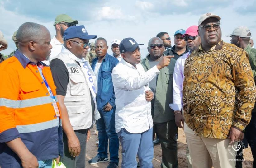 Alexis Gisaro et Félix Tshisekedi visitant la route Kananga-Kalambambuji