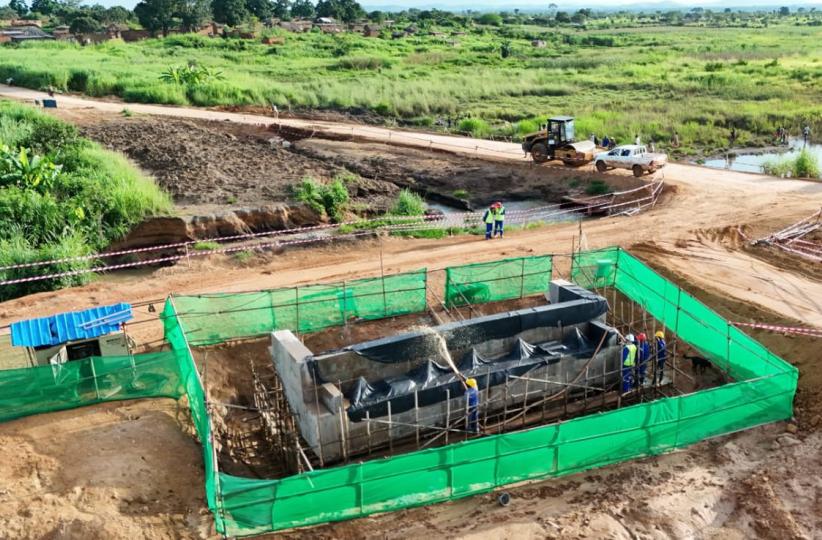 Travaux de construction de la route dans le cadre du contrat sino-congolais. Photo d'illustration 