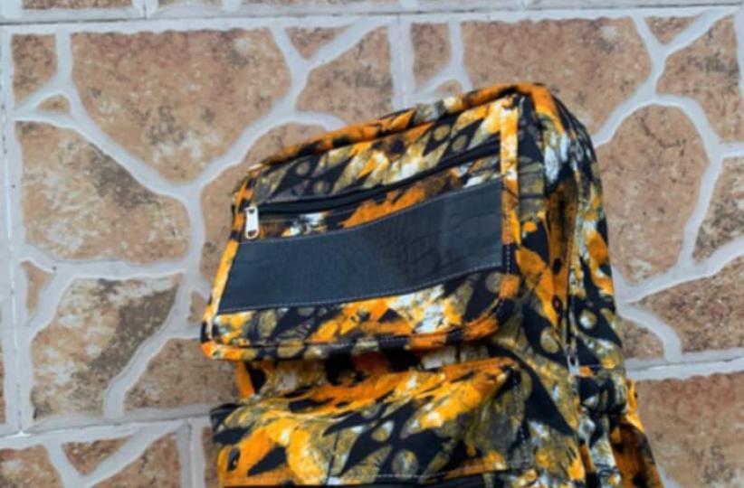 Illustration d'un sac à dos fabriqué en pagne