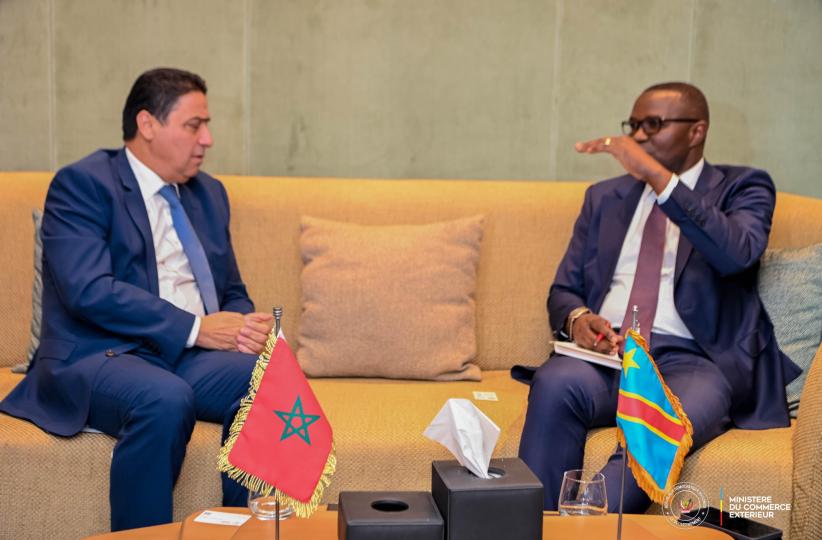 Le ministre congolais du Commerce extérieur, Julien Paluku, et Omar Hejira, secrétaire d’État marocain à l’Industrie et au Commerce extérieur au Caire