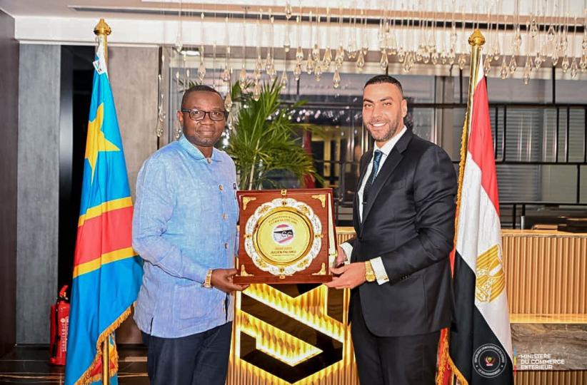Julien Paluku, et Mahmoud Samih, PDG de Mahmoud Samih Holding lors de l'évaluation du parténariat au Caire ce dimanche 14 septembre 2025