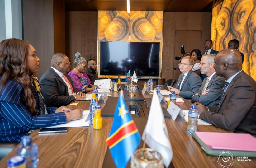 Doudou Fwamba, ministre de Finances, et l'ambassadeur francais en RDC, Rémi Maréchaux mercredi lors de leur rencontre à Kinshasa