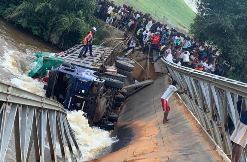 Photo du pont Bundwe effondré sur la RN1 dans le territoire de Bukama lundi 1 septembre 2025