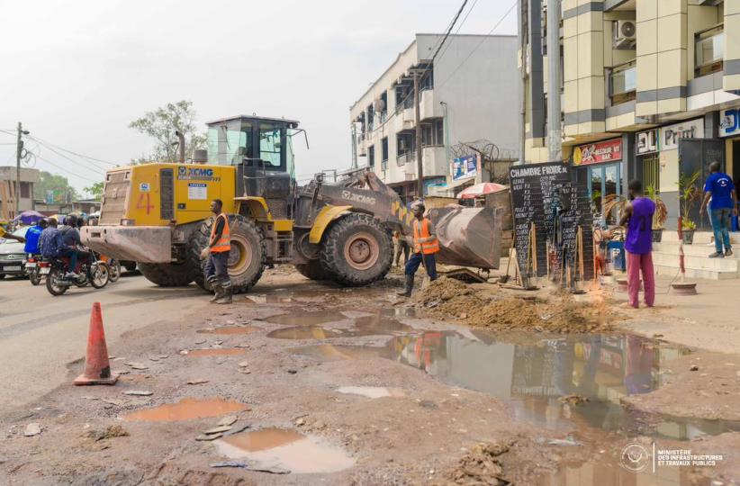 L’état de délabrement sur la route de Matadi, au croisement Okito et Maternité à Kinshasa