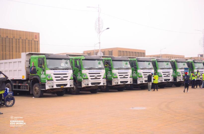 100 camions-bennes remis au gouvernorat de la ville-province de Kinshasa pour l'assainissement de la capiale congolaise