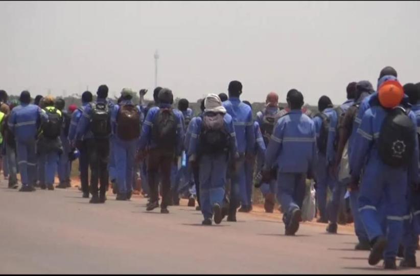 Travailleurs dans les mines