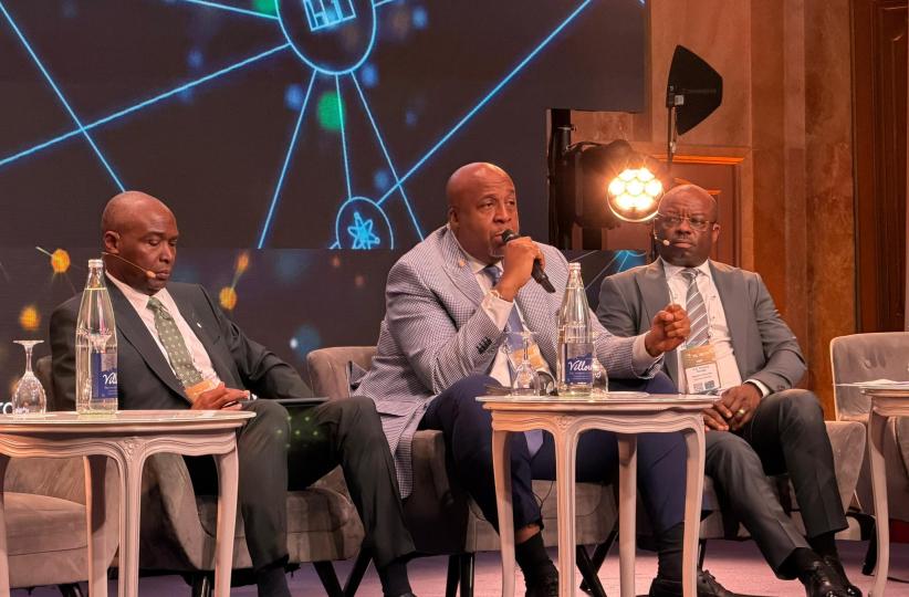 Molendo Sakombi à Paris