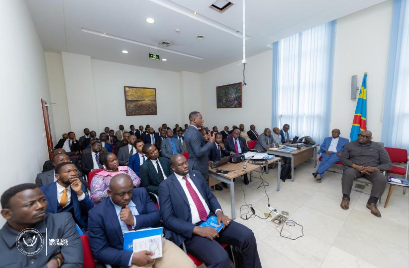 Les Enarques défendent leurs recommandations devant le ministre des Mines, Louis Watum Kabamba.