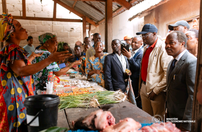 Le VPM Mukoko Samba clôture sa mission économique dans la province de la Tshuapa par le territoire de Bokungu.