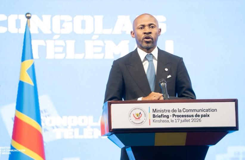 Le ministre Patrick Muyaya animant un briefing spécial.