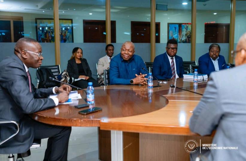 Le VPM Daniel Mukoko Samba à l'écoute de la délégation du Corps de l'élite scientifique de l'UDPS/Tshisekedi.